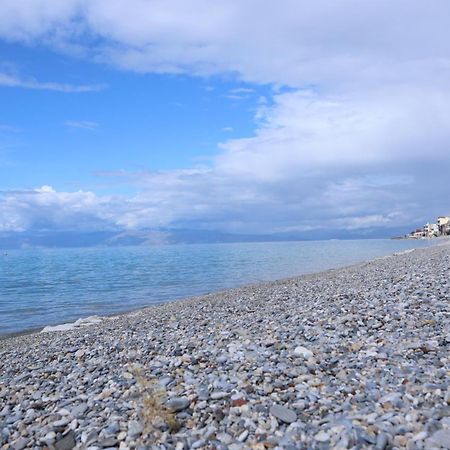 Seaside House With Garden Villa Dhervénion Dış mekan fotoğraf