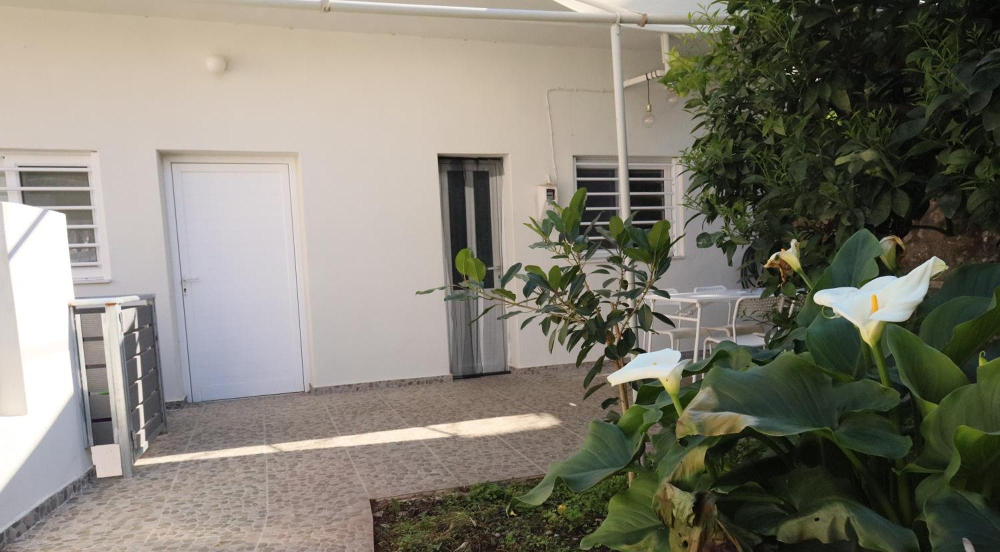 Seaside House With Garden Villa Dhervénion Dış mekan fotoğraf